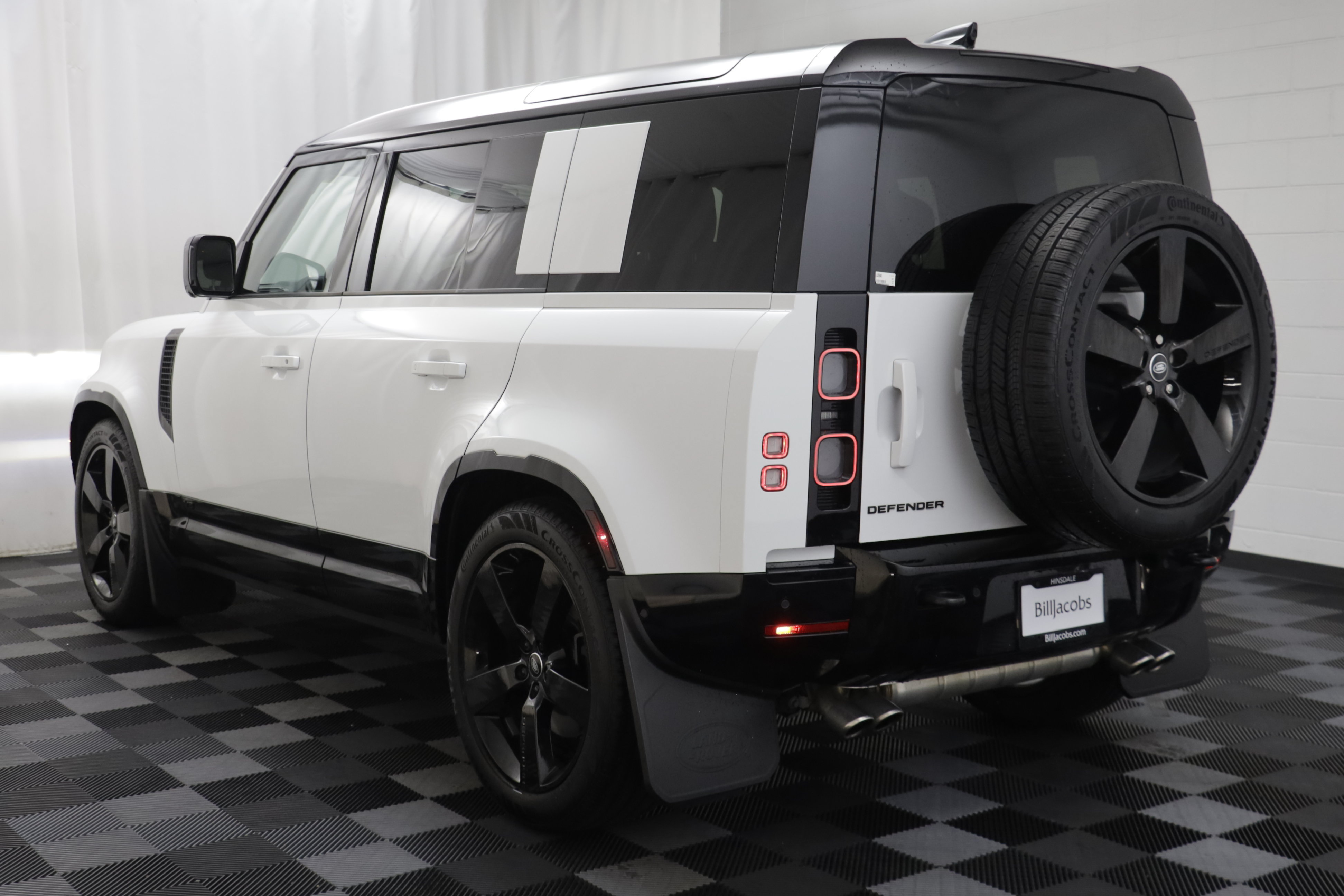 Certified 2025 Land Rover Defender 110 V8 AWD/4WD image 16