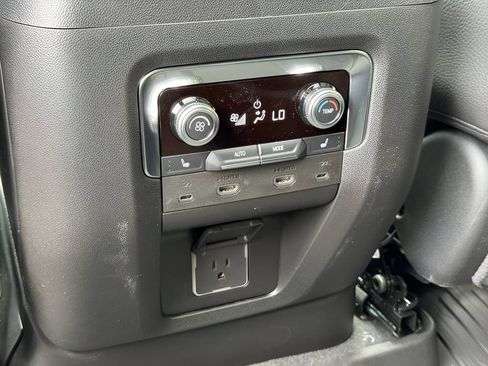 New 2026 GMC Yukon Denali w/ Denali Reserve Package AWD/4WD image 19