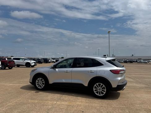 Used 2020 Ford Escape SE FWD image 18