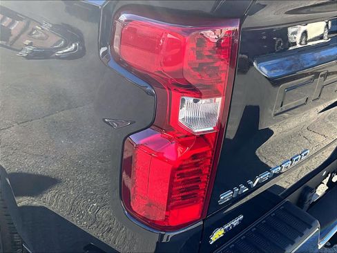 Used 2023 Chevrolet Silverado 1500 LT image 33
