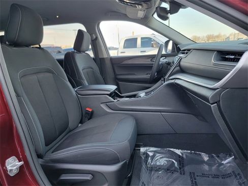 Certified 2023 Jeep Grand Cherokee L Laredo image 25