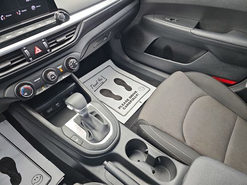 Used 2022 Kia Forte LXS w/ LXS Technology Package FWD image 25