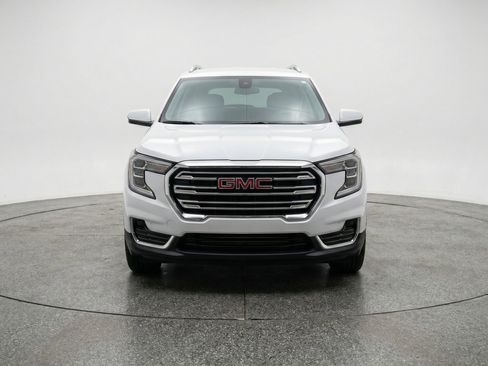 Used 2024 GMC Terrain SLT AWD/4WD image 2