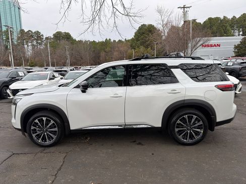 New 2026 Nissan Pathfinder Platinum image 4