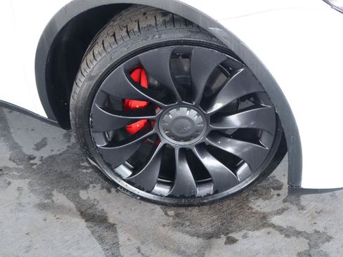 Used 2022 Tesla Model Y Performance AWD/4WD image 3