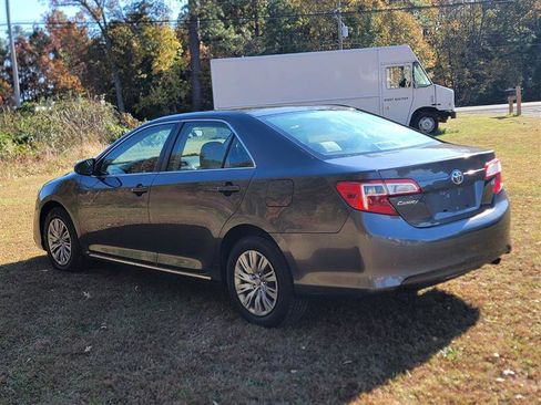 Used 2012 Toyota Camry LE image 5
