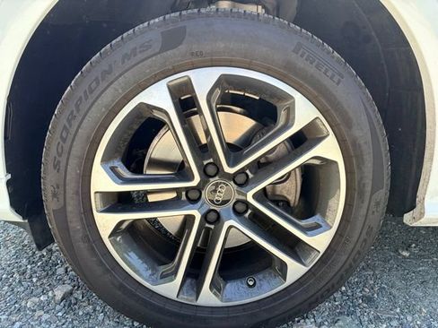 Certified 2025 Audi Q5 Premium Plus w/ Premium Plus AWD/4WD image 5