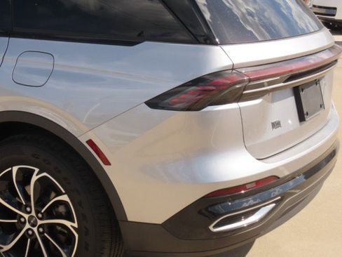 Certified 2025 Lincoln Nautilus Premier AWD/4WD image 14