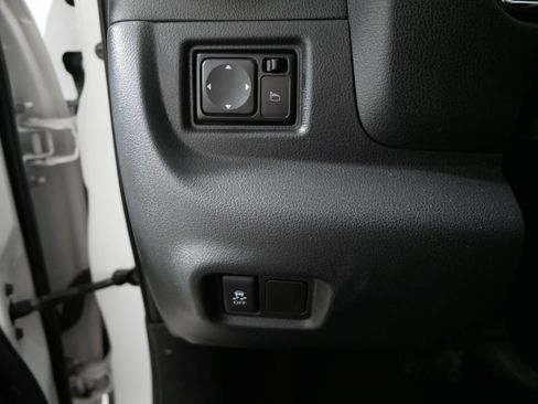 Used 2013 Nissan Versa SV image 26