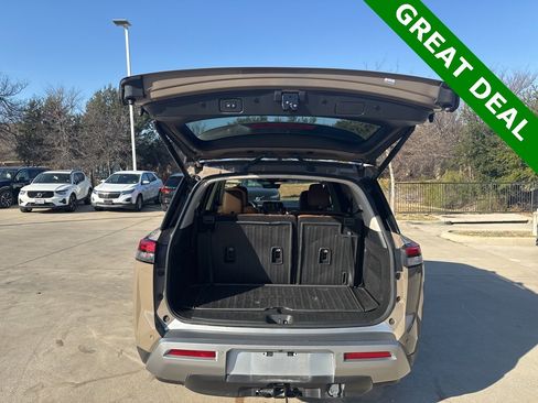 Used 2023 Nissan Pathfinder Platinum image 7