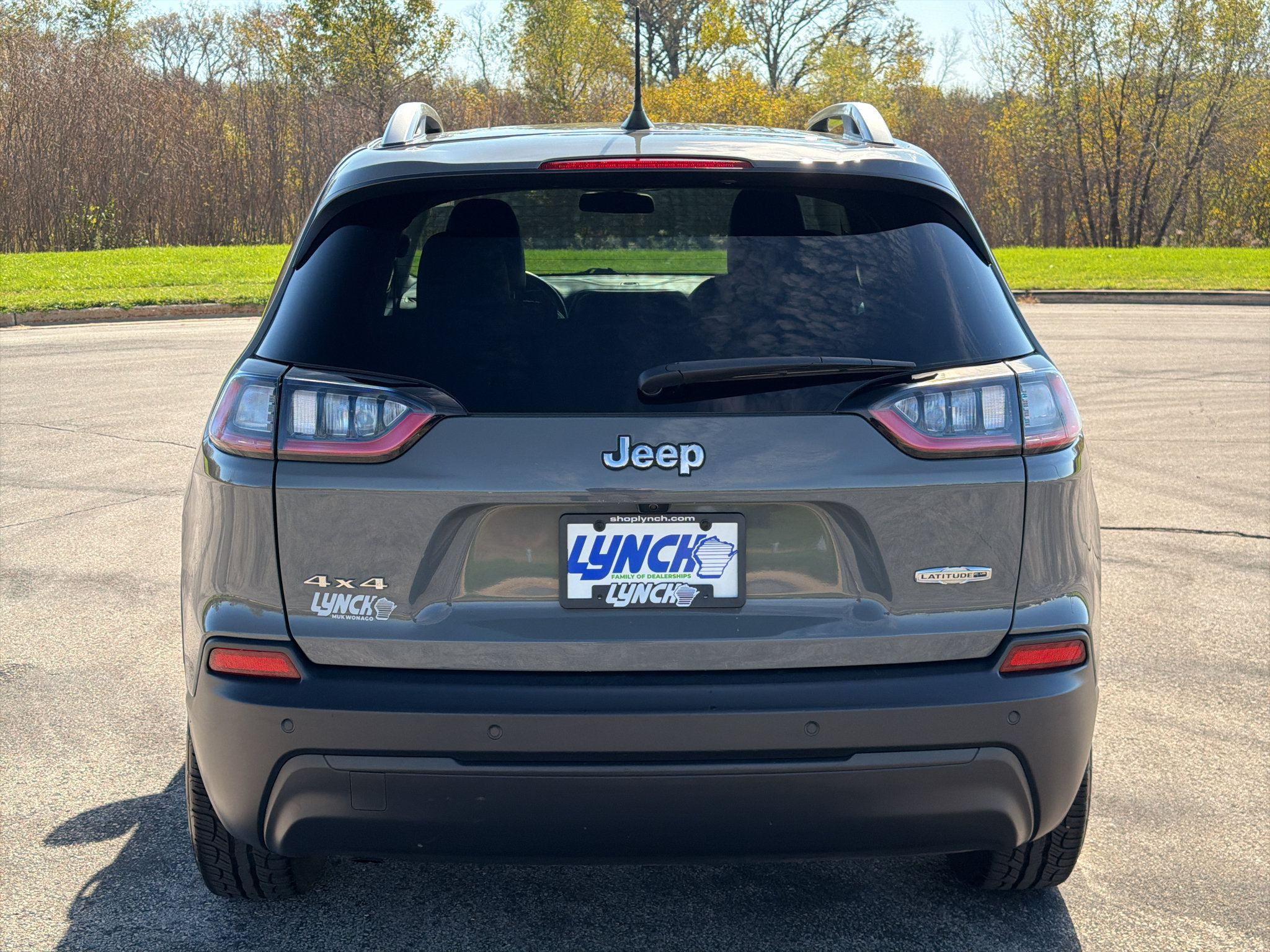 Used 2020 Jeep Cherokee Latitude Plus w/ Cold Weather Group AWD/4WD image 3