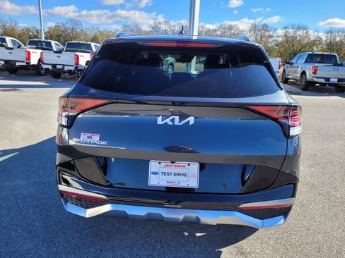 Used 2024 Kia Sportage SX image 9
