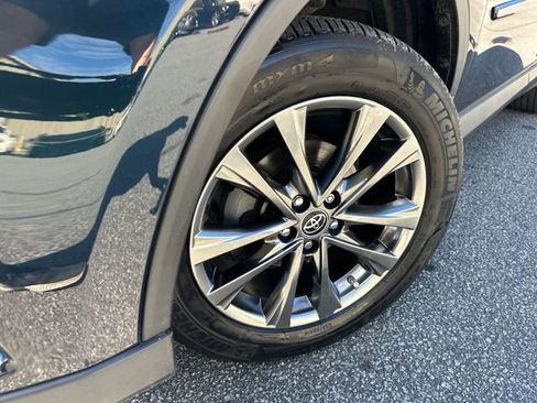 Used 2018 Toyota RAV4 Limited image 9