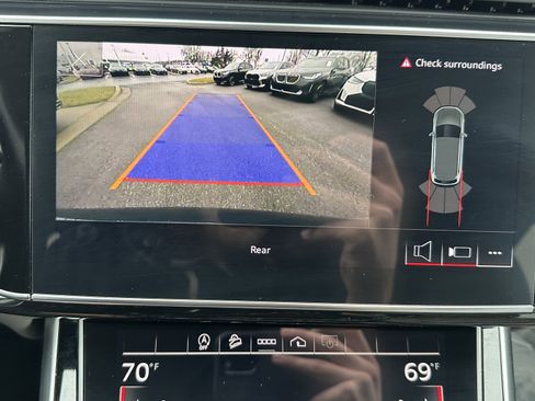 Used 2022 Audi Q7 Premium image 26