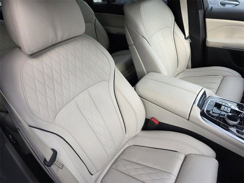 Certified 2024 BMW X7 xDrive40i w/ M Sport Package image 33