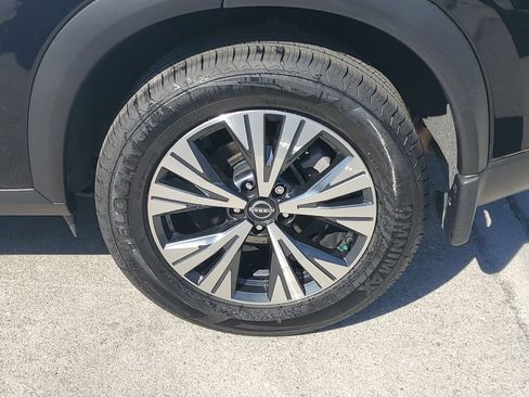 Certified 2023 Nissan Rogue SV FWD image 12