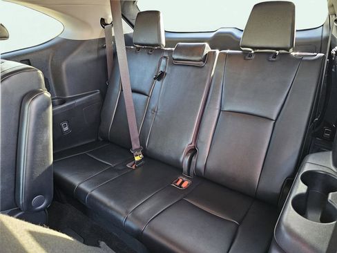 Used 2023 Toyota Highlander XLE image 34