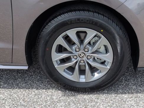 Certified 2022 Toyota Sienna LE AWD/4WD image 11