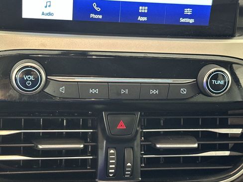 Used 2022 Ford Escape SE w/ Cold Weather Package FWD image 18
