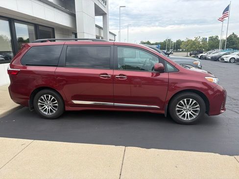 Certified 2019 Toyota Sienna XLE w/ XLE Navigation Package FWD image 13
