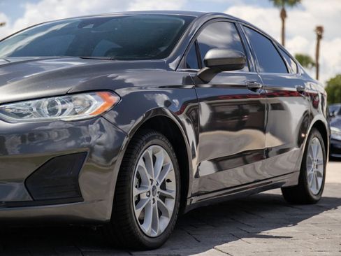 Used 2019 Ford Fusion SE FWD image 7
