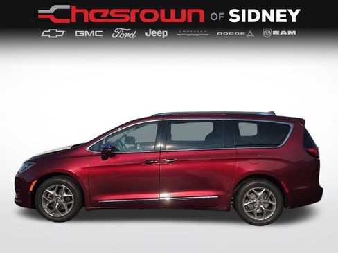 Used 2017 Chrysler Pacifica Limited w/ UConnect Theater Package FWD image 8