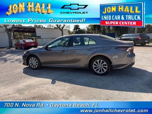 Used 2022 Toyota Camry LE image 5