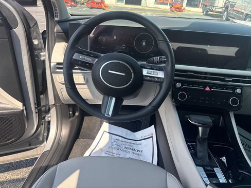 Used 2025 Hyundai Tucson SEL FWD image 16