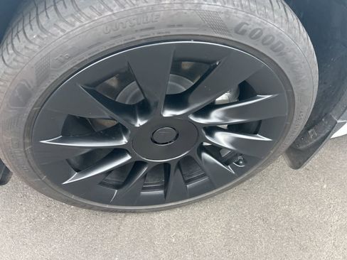 Used 2024 Tesla Model Y Long Range image 13