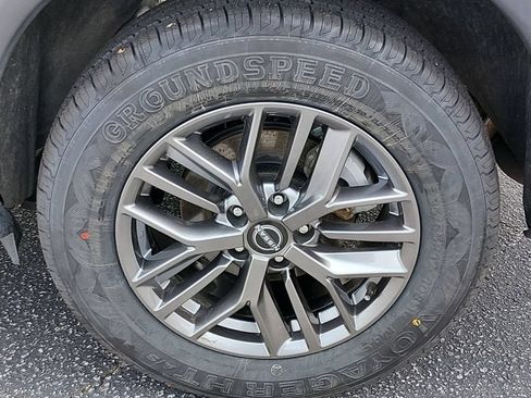 Used 2024 Nissan Rogue S AWD/4WD image 14