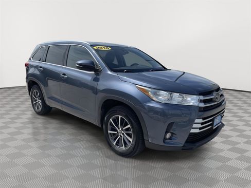 Used 2018 Toyota Highlander XLE image 1
