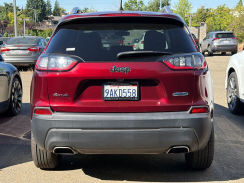 Used 2019 Jeep Cherokee Latitude Plus w/ Cold Weather Group AWD/4WD image 5