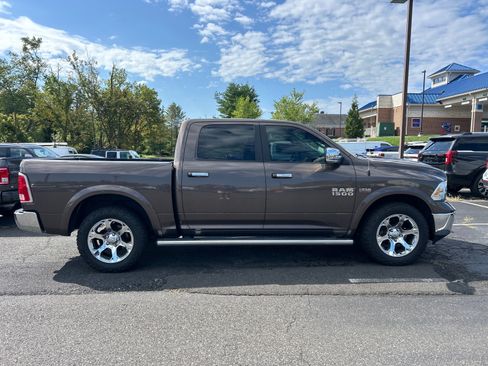 Used 2018 RAM 1500 Laramie w/ Convenience Group AWD/4WD image 4