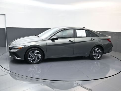 Certified 2025 Hyundai Elantra Sport FWD image 7
