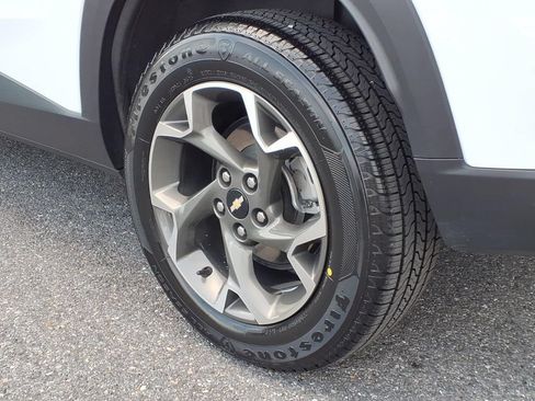 Certified 2024 Chevrolet Trax LT w/ LT Convenience Package FWD image 11