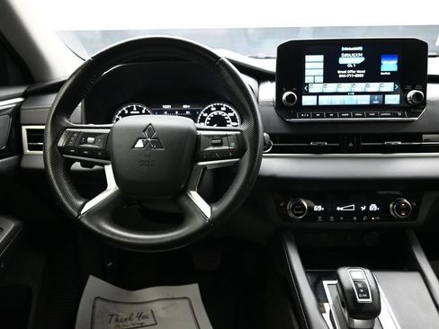 Used 2022 Mitsubishi Outlander SE FWD image 13