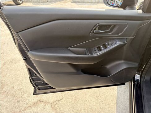 Used 2024 Nissan Rogue S FWD image 14
