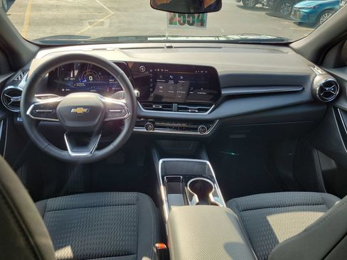 Certified 2025 Chevrolet Equinox LT FWD image 11