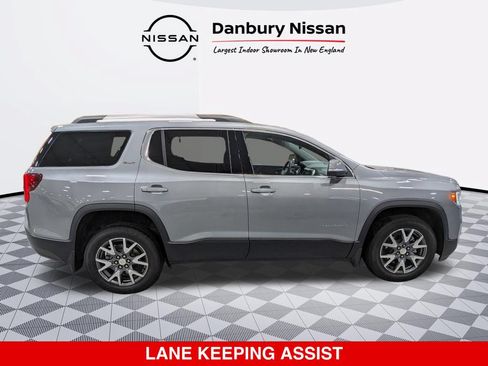 Used 2023 GMC Acadia SLT w/ Technology Package AWD/4WD image 2