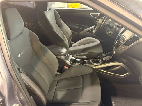 Used 2017 Hyundai Veloster FWD image 15