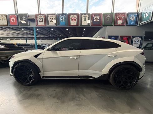 Used 2019 Lamborghini Urus AWD/4WD image 13