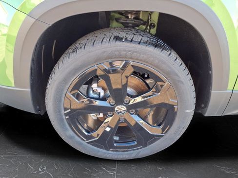 New 2025 Volkswagen Taos SEL image 7