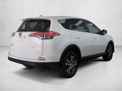 Used 2018 Toyota RAV4 LE FWD image 5