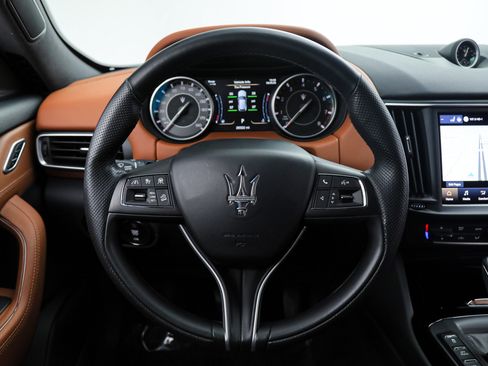 Certified 2023 Maserati Levante GT AWD/4WD image 19