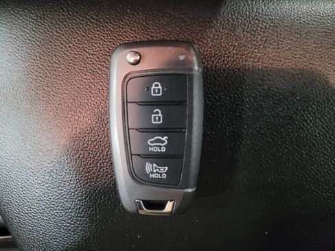 Used 2021 Hyundai Elantra SE FWD image 32