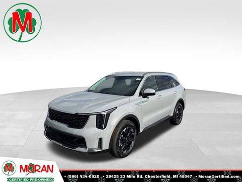 Used 2025 Kia Sorento S image 1