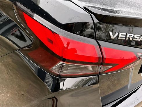 Used 2025 Nissan Versa SR w/ Trunk Package image 27