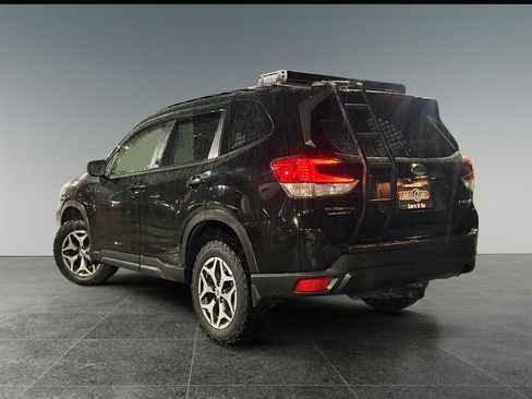 Used 2019 Subaru Forester Premium image 3