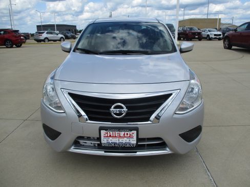 Used 2019 Nissan Versa SV FWD image 8