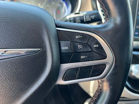 Used 2018 Chrysler Pacifica Touring-L Plus FWD image 45